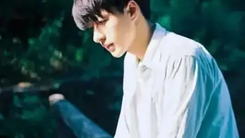 中国速度滑冰男团勇夺亚冬会追逐赛金牌，央视新闻客户端播报第26金荣耀时刻！